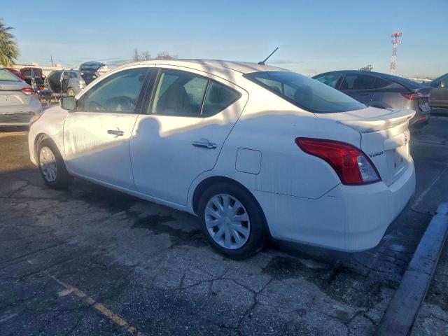 Nissan Versa S Image 3