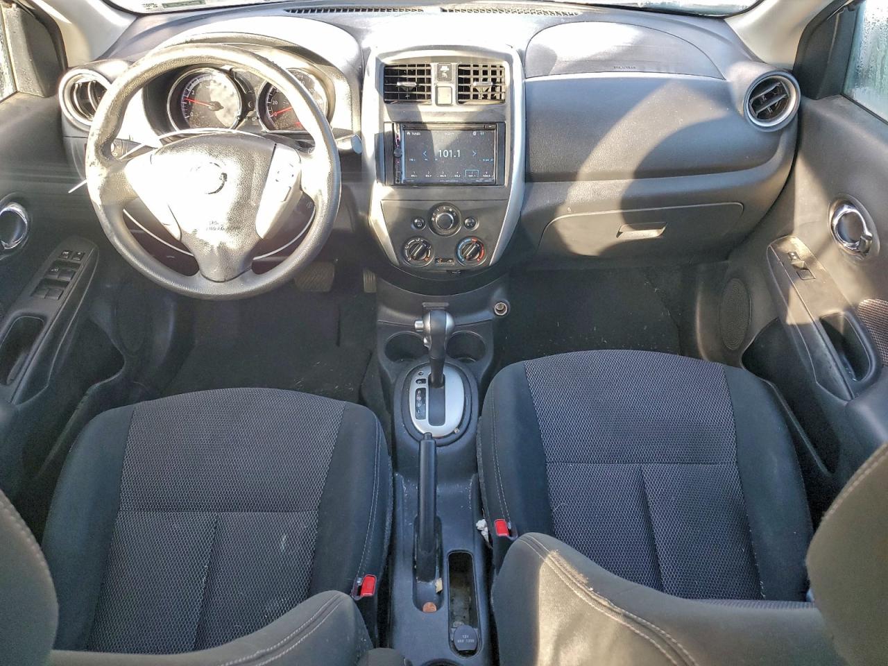 Nissan Versa S Image 9