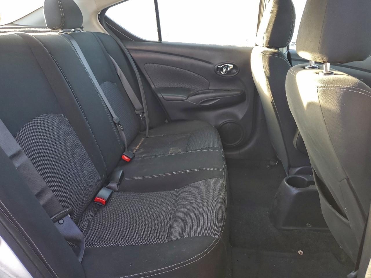 Nissan Versa S Image 7