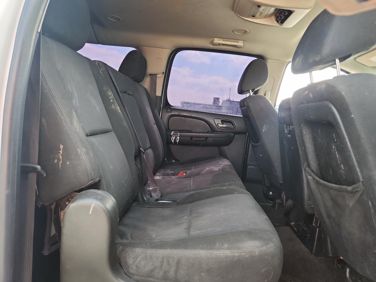 Chevrolet Suburban C1500 Ls Image 14