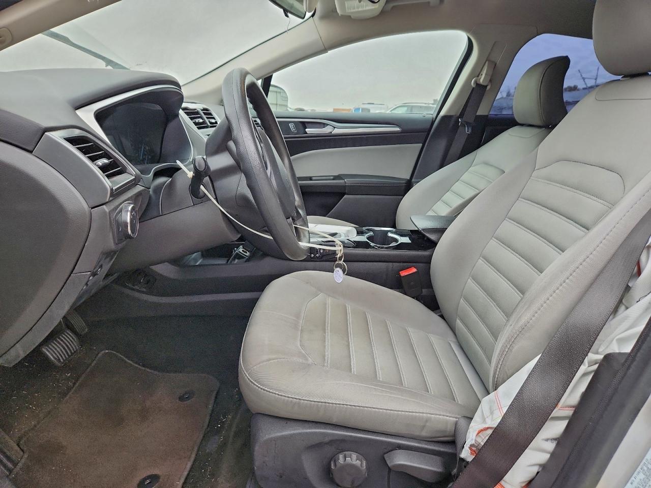 Ford Fusion S Image 7