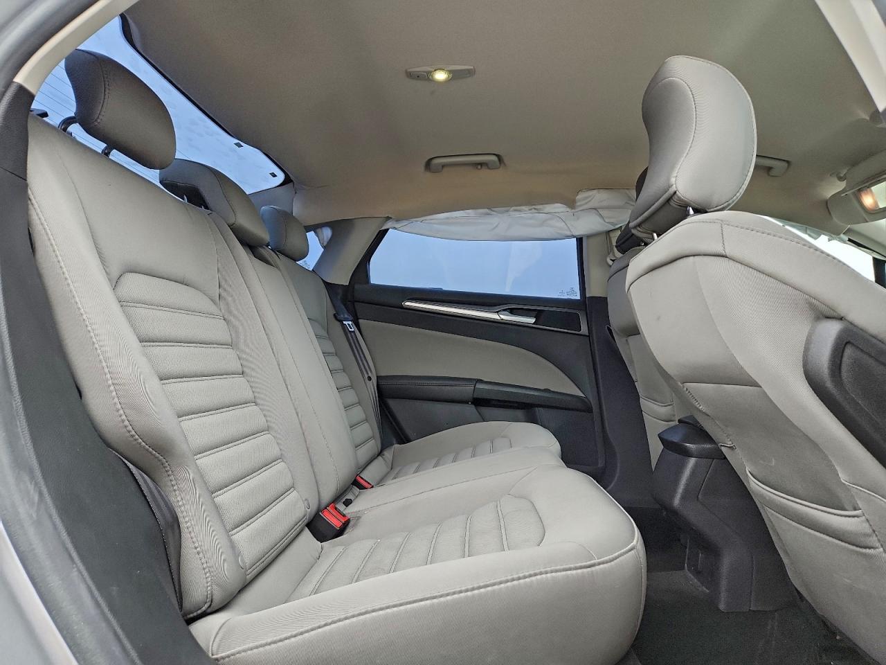 Ford Fusion S Image 5