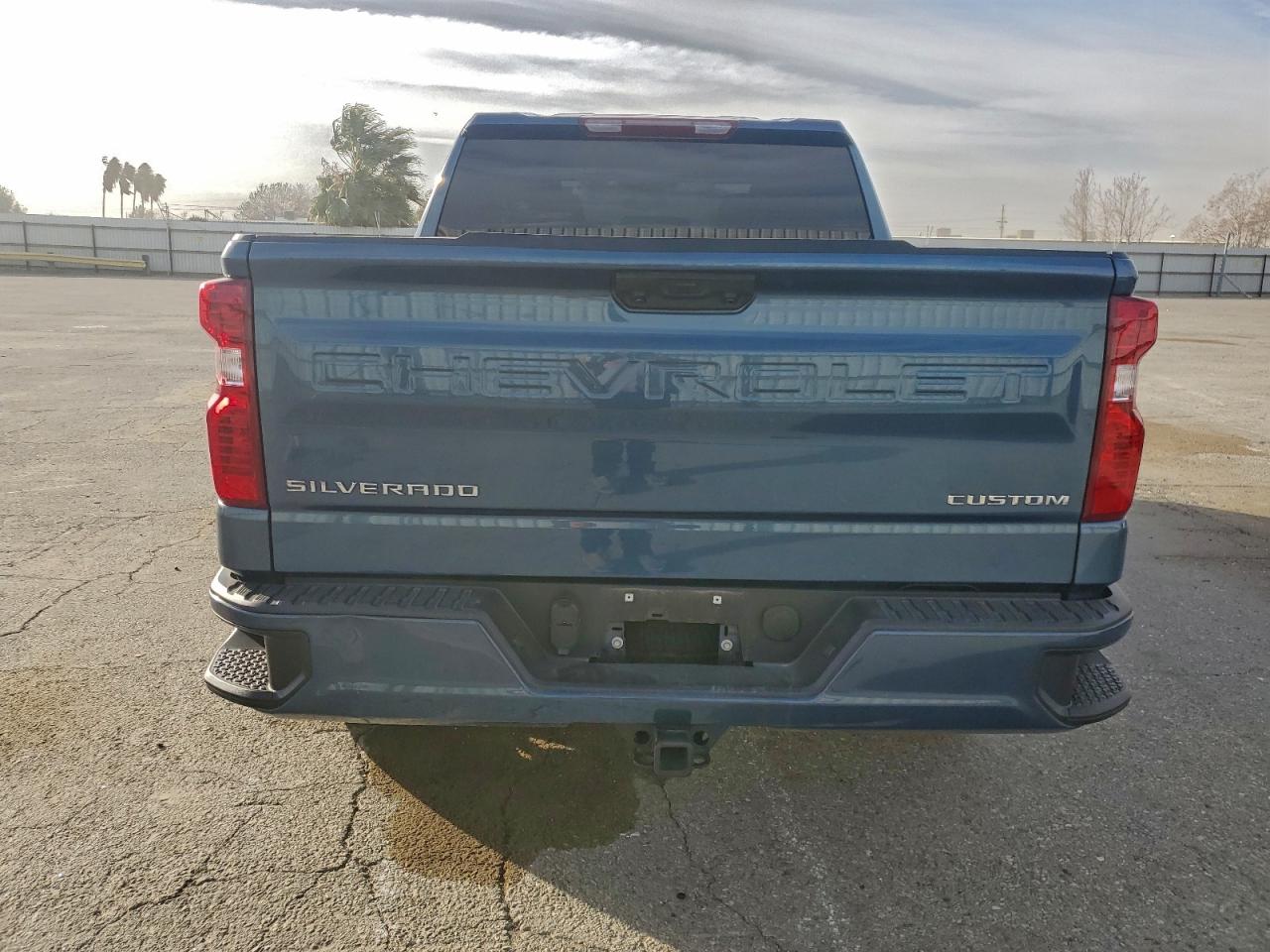 Chevrolet Silverado C1500 Custom Image 5