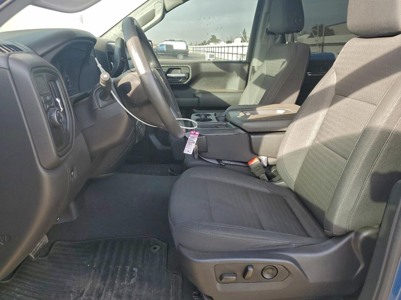 Chevrolet Silverado C1500 Custom Image 10