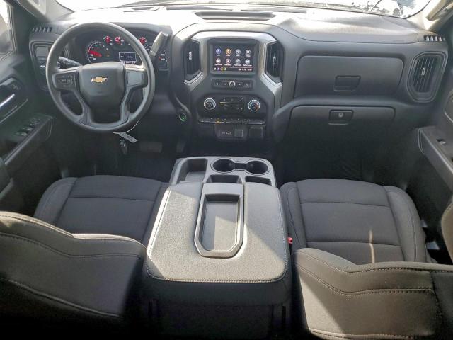 Chevrolet Silverado C1500 Custom Image 11